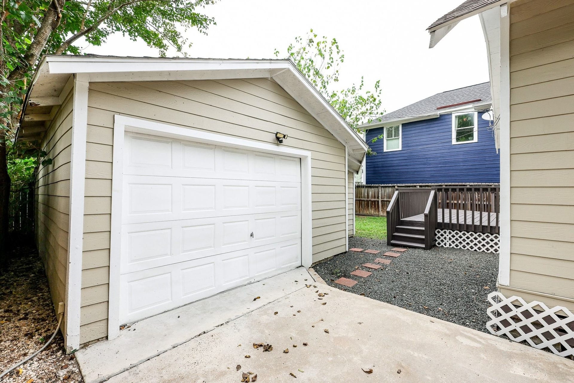 1307 Walton Street, Houston, TX 77009 Detached garage.
