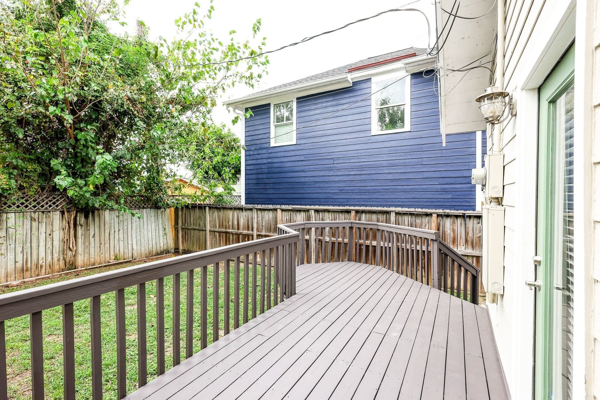 1307 Walton Street, Houston, TX 77009 Enjoy your backyard from the back yard deck!