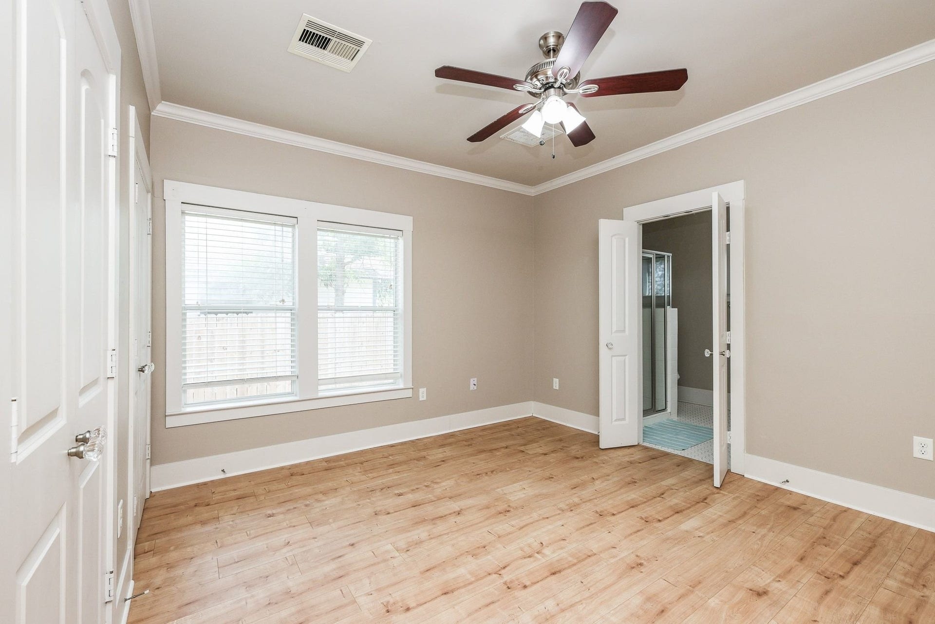 1307 Walton Street, Houston, TX 77009 Primary bedroom with en-suite bathroom.