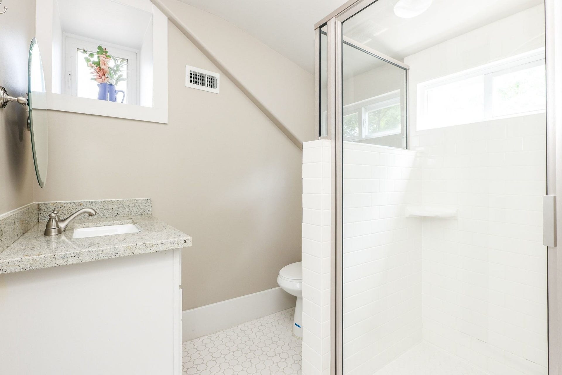 1307 Walton Street, Houston, TX 77009 Full size bathroom on second level.