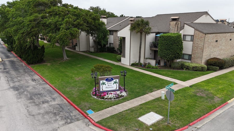 Property photo for 7014 N Holiday Drive, Galveston, TX