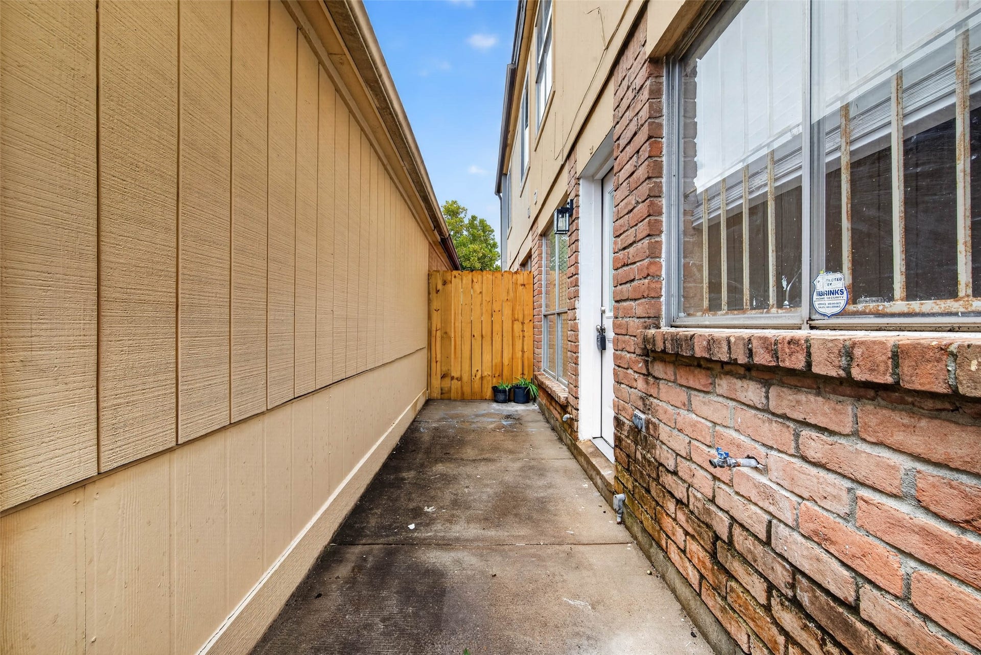 10708 Bexley Drive, Houston, TX 77099 10708 Bexley Drive, Houston, TX 77099