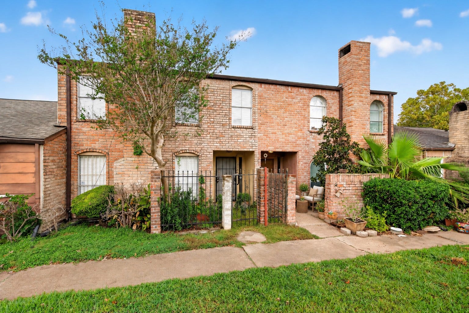 10708 Bexley Drive, Houston, TX 77099 THIS IMAGE HAS BEEN VIRTUALLY STAGED