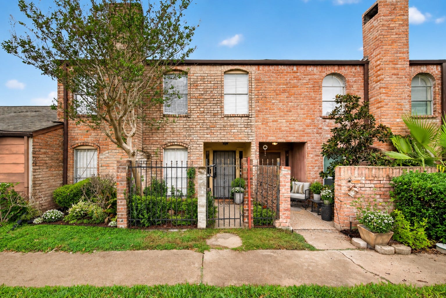 10708 Bexley Drive, Houston, TX 77099 THIS IMAGE HAS BEEN VIRTUALLY STAGED