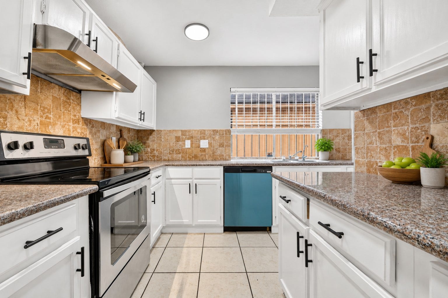 10708 Bexley Drive, Houston, TX 77099 THIS IMAGE HAS BEEN VIRTUALLY STAGED