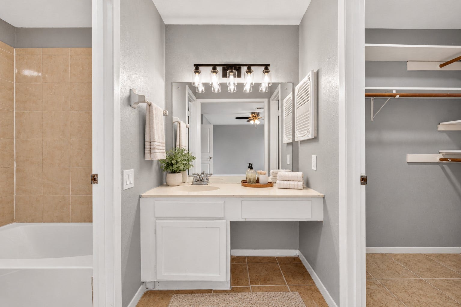 10708 Bexley Drive, Houston, TX 77099 THIS IMAGE HAS BEEN VIRTUALLY STAGED
