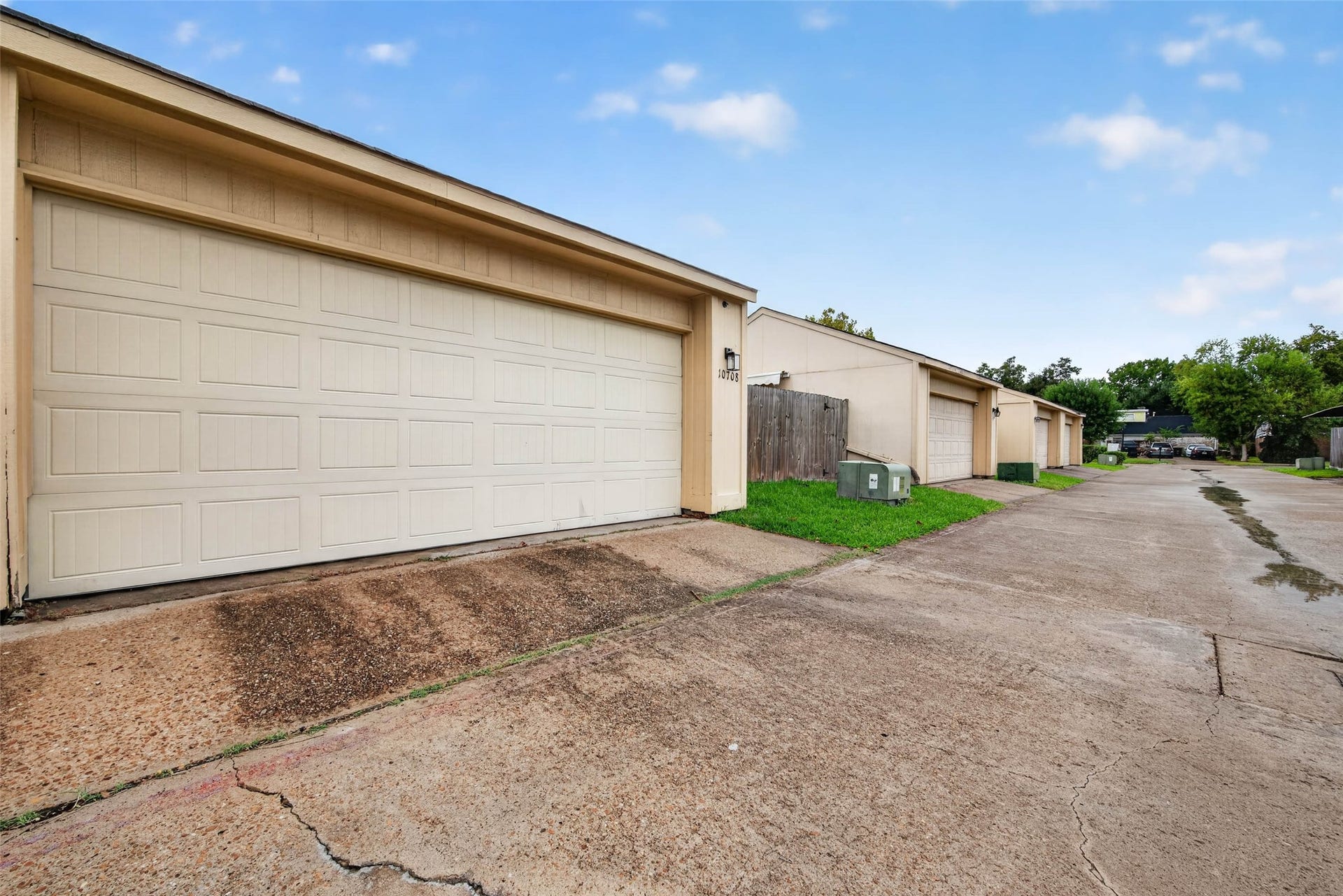10708 Bexley Drive, Houston, TX 77099 10708 Bexley Drive, Houston, TX 77099