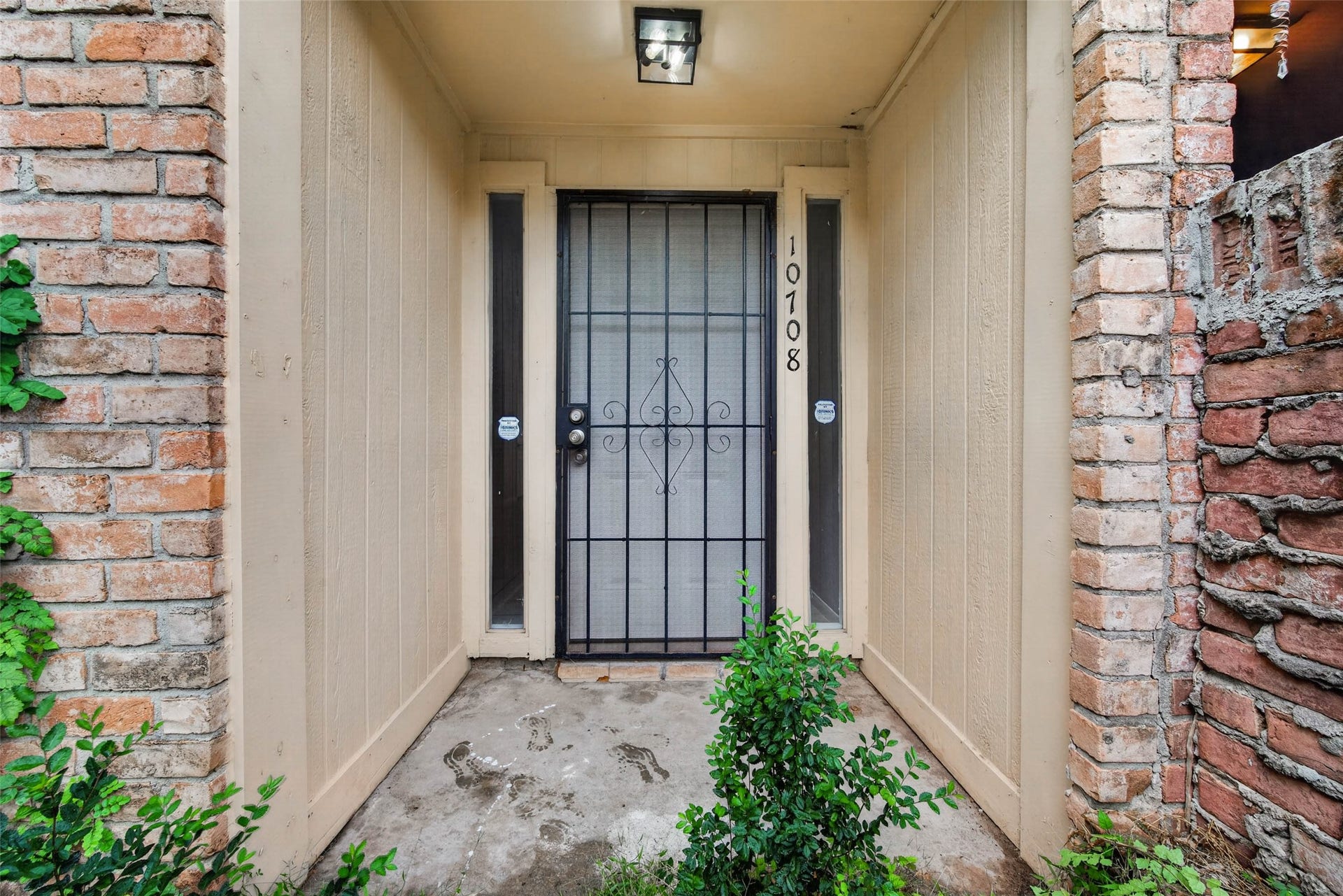 10708 Bexley Drive, Houston, TX 77099 10708 Bexley Drive, Houston, TX 77099