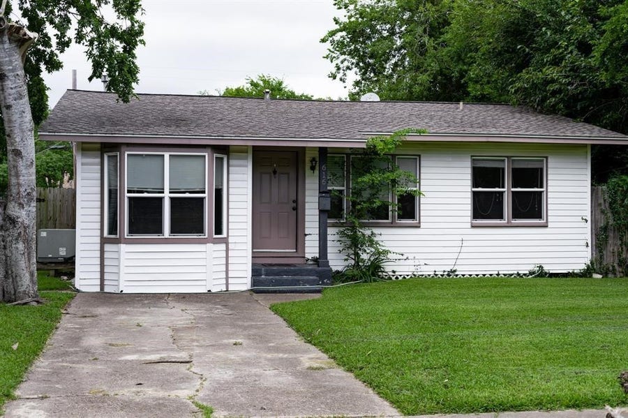 Property photo for 616 17th Avenue N, Texas City, TX
