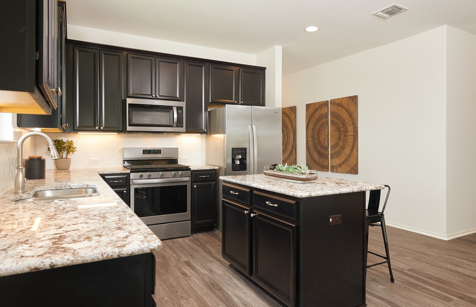 12123 Pinara Trail, Conroe, TX 77303 MODEL HOME images may NOT be consistent with the finished product.