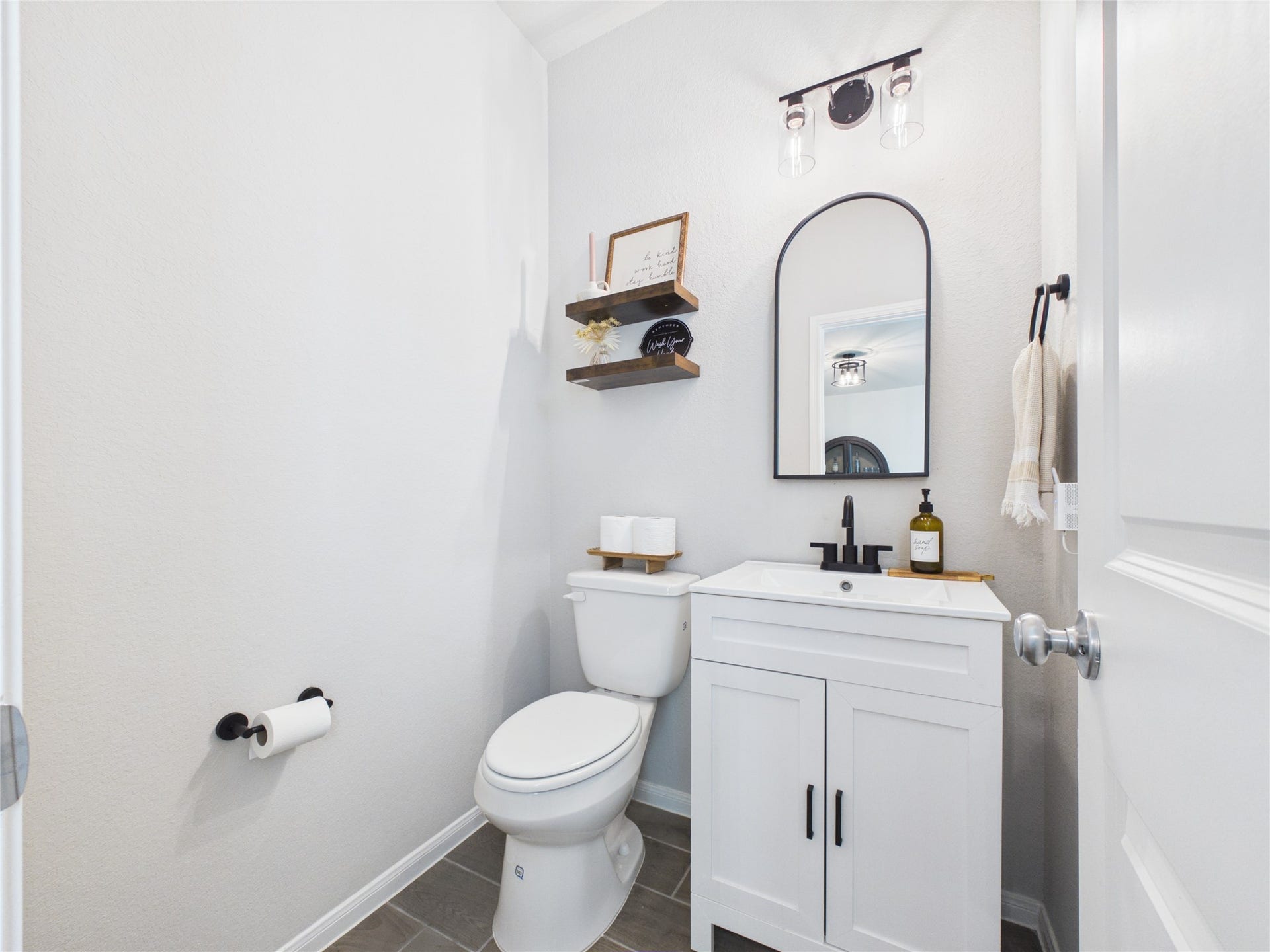 5530 Clarendon Hills Court, Pasadena, TX 77505 1/2 Bath downstairs