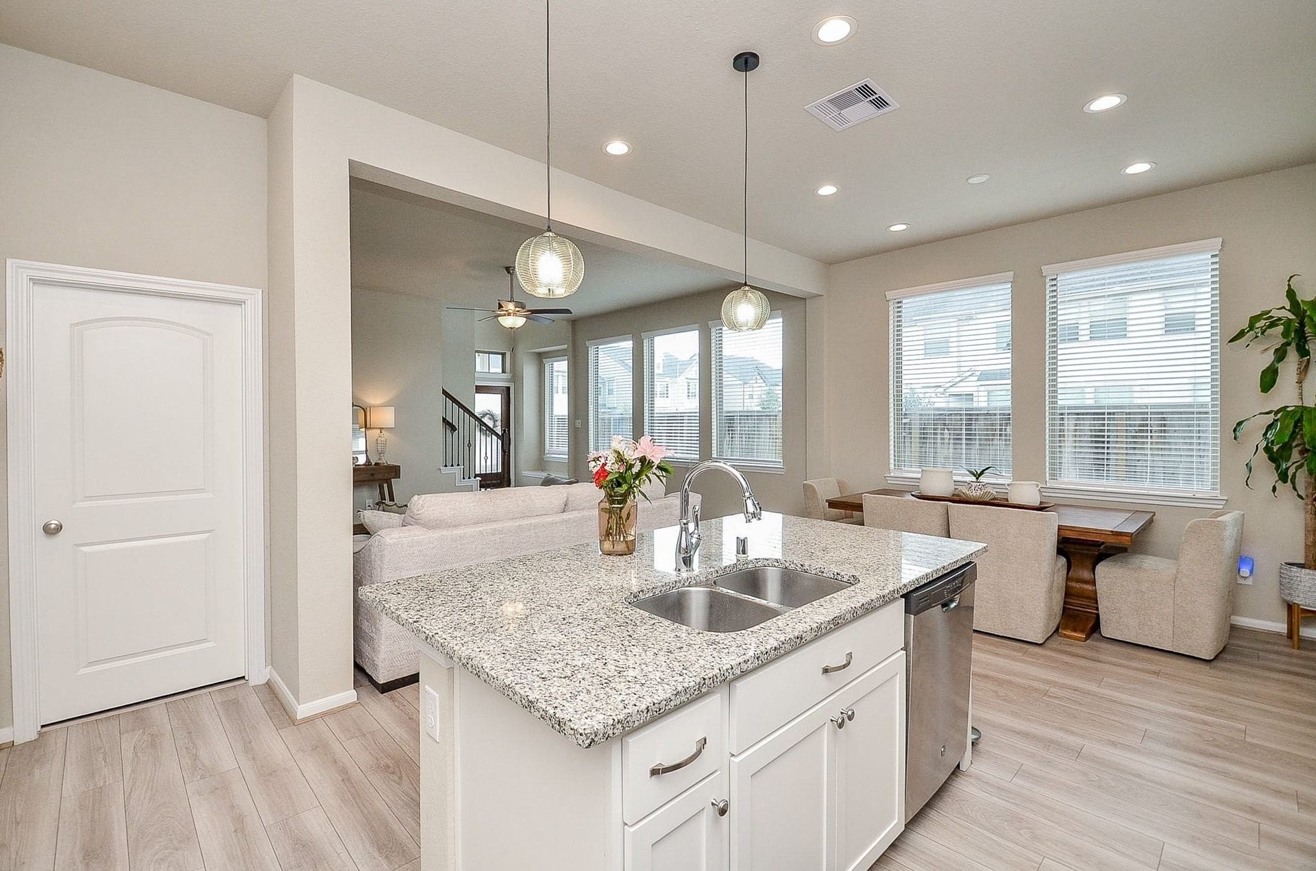 5146 Prairie Terrace Lane, Fulshear, TX 77441 Impeccably maintained