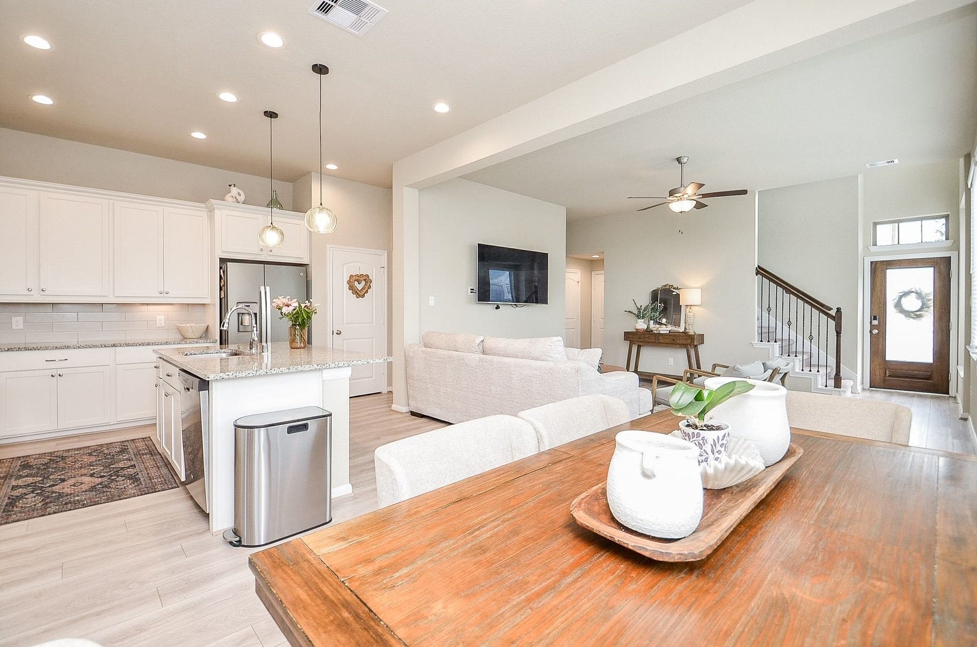 5146 Prairie Terrace Lane, Fulshear, TX 77441 Beautiful kitchen with recess lighting