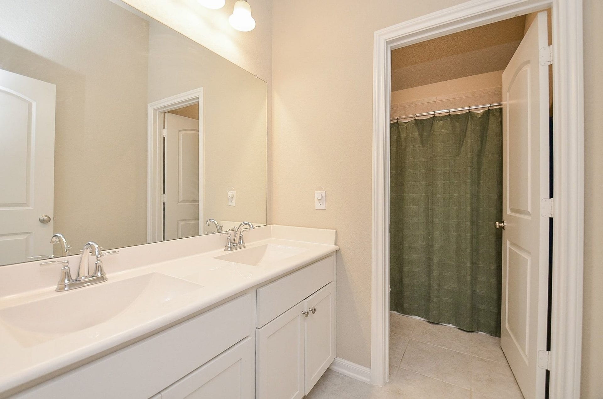 5146 Prairie Terrace Lane, Fulshear, TX 77441 A full bathroom is also located on the second floor