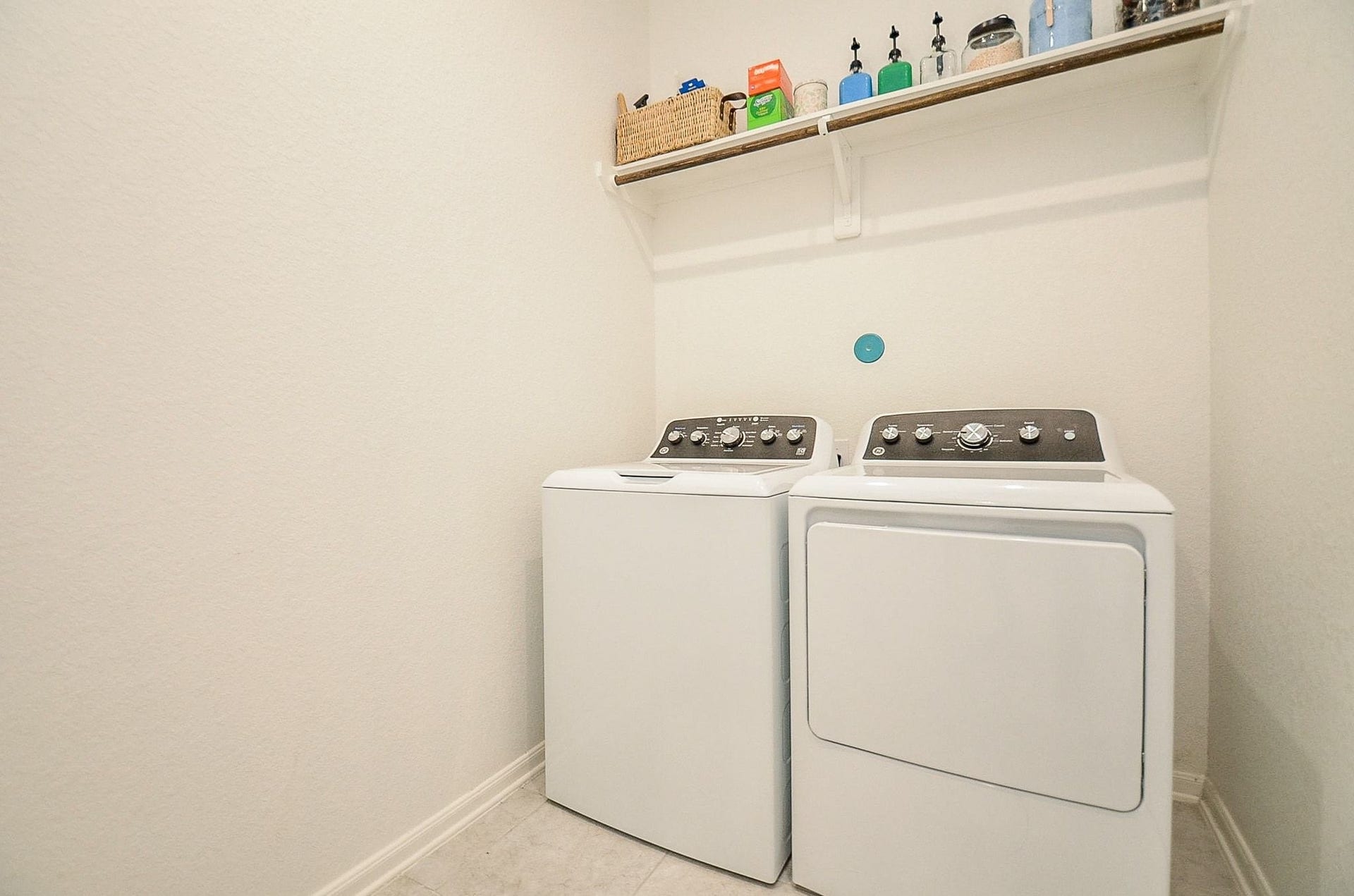 5146 Prairie Terrace Lane, Fulshear, TX 77441 Great sized laundry room on the first floor