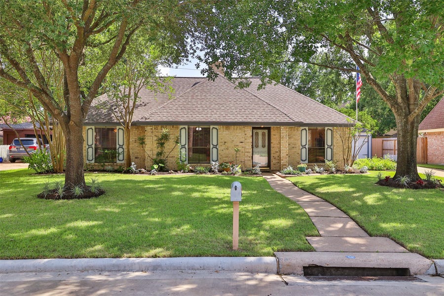 Property photo for 15835 Mesa Gardens Drive, Houston, TX