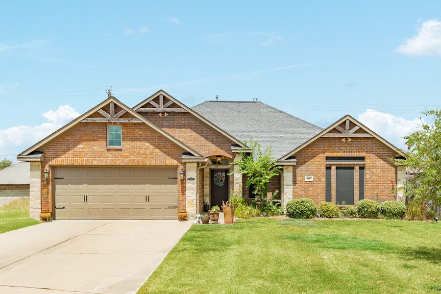 Property photo for 60 Dove Tree Court, Lake Jackson, TX