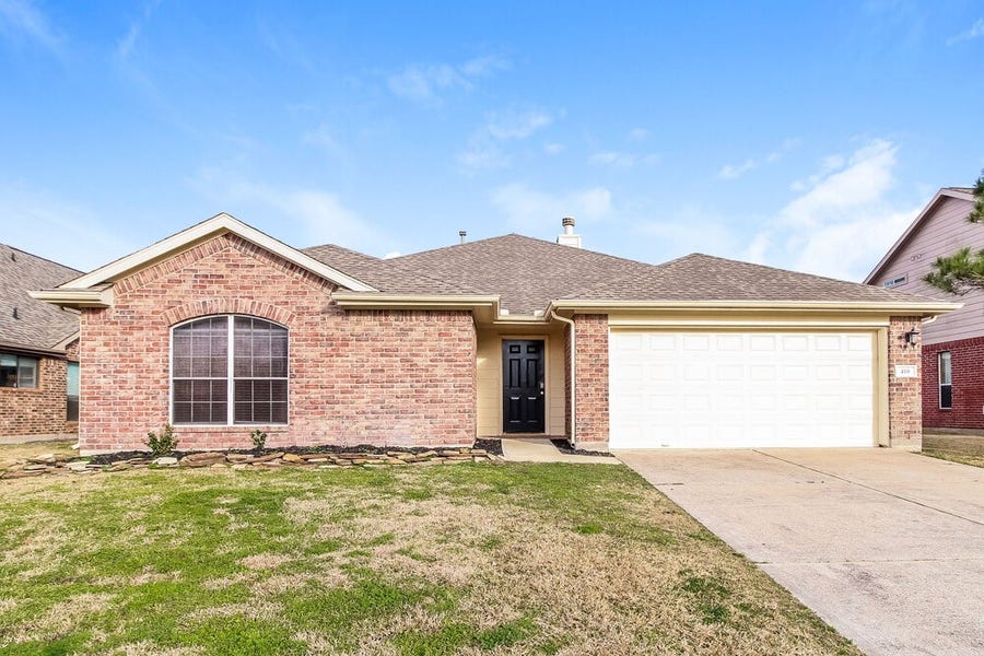 Property photo for 410 Cedar Lake Drive, League City, TX