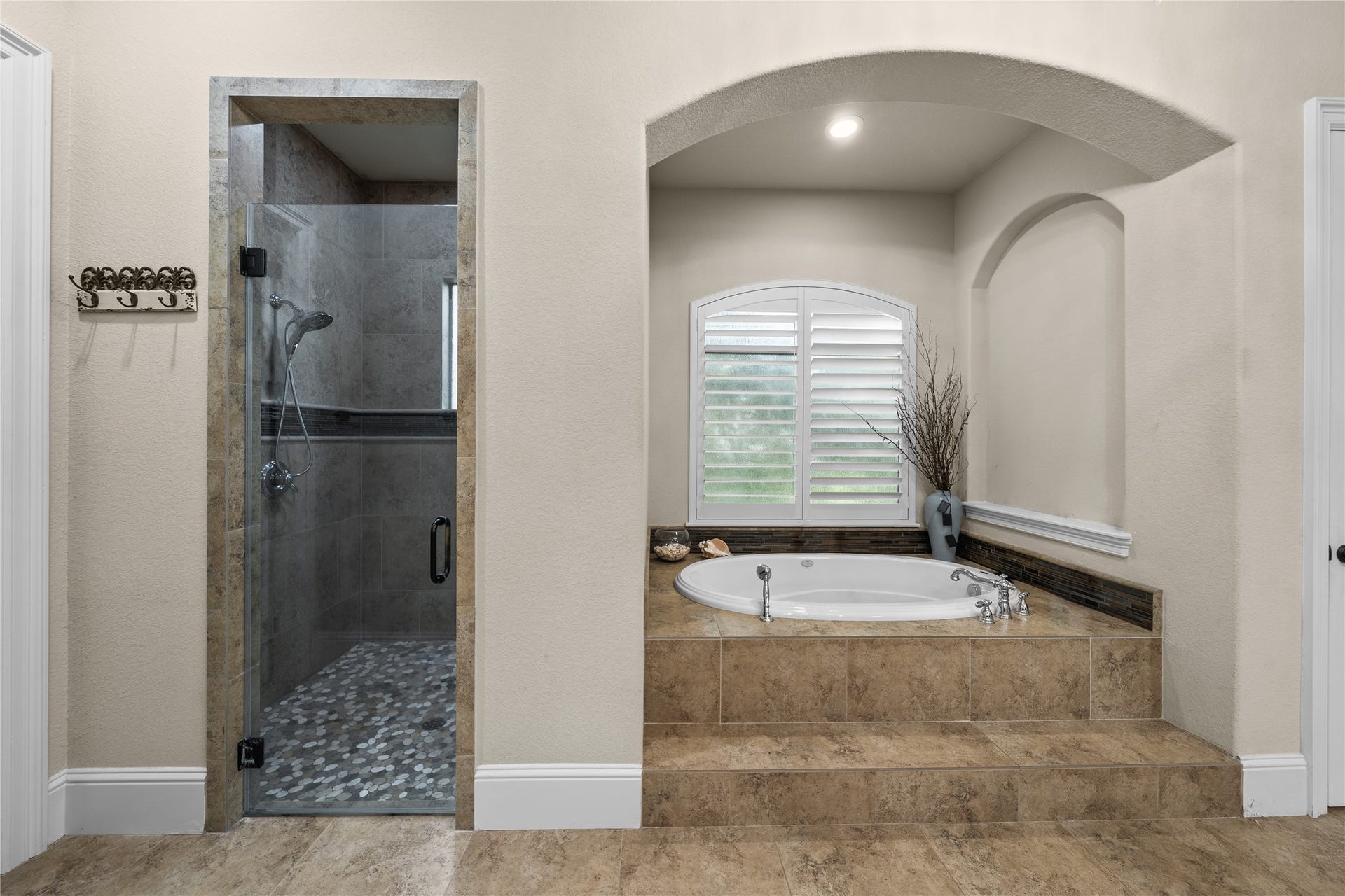 4426 Silver Jade Drive, Spring, TX 77386 Every day feels like a five-star getaway. Wash away the day in the grand, dual-head walk-in shower, or unwind completely in the deep, sculptural soaking tuba space meticulously crafted to elevate your daily wind-down routine.
