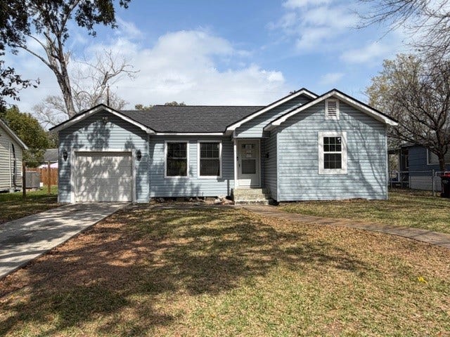 Property photo for 716 E Republic Avenue, Baytown, TX