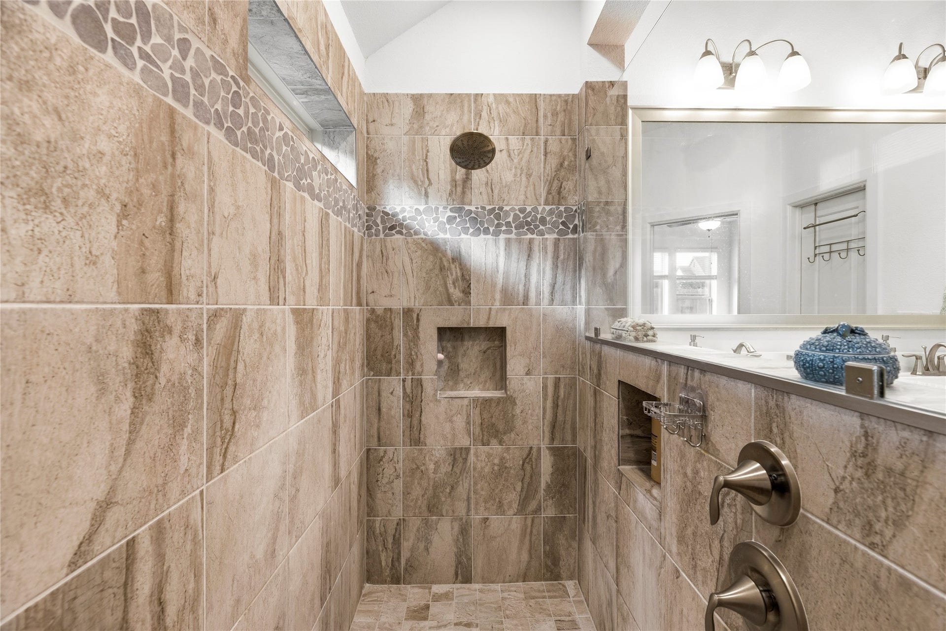 18203 Burnett Willow Lane, Cypress, TX 77433 Walk-in super shower.