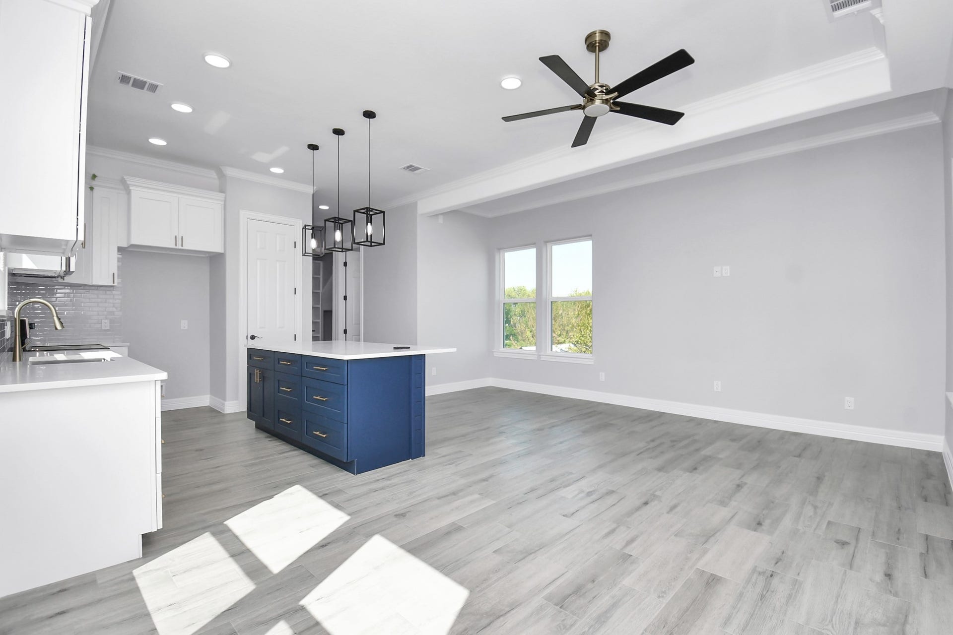 1008 20th Street, Dickinson, TX 77539 1008 20th Street, Dickinson, TX 77539