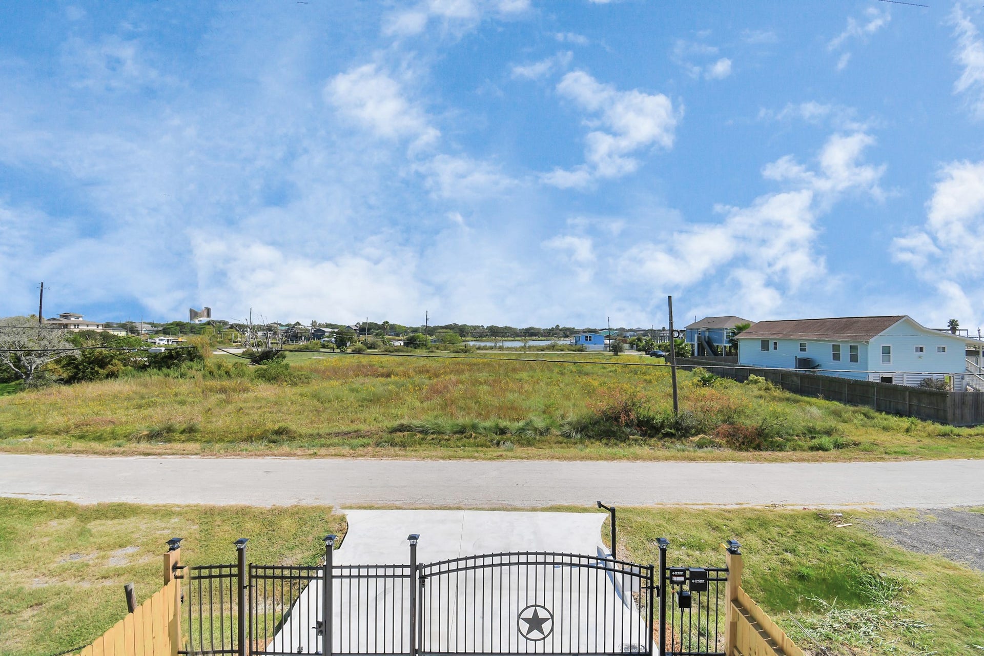 1008 20th Street, Dickinson, TX 77539 1008 20th Street, Dickinson, TX 77539