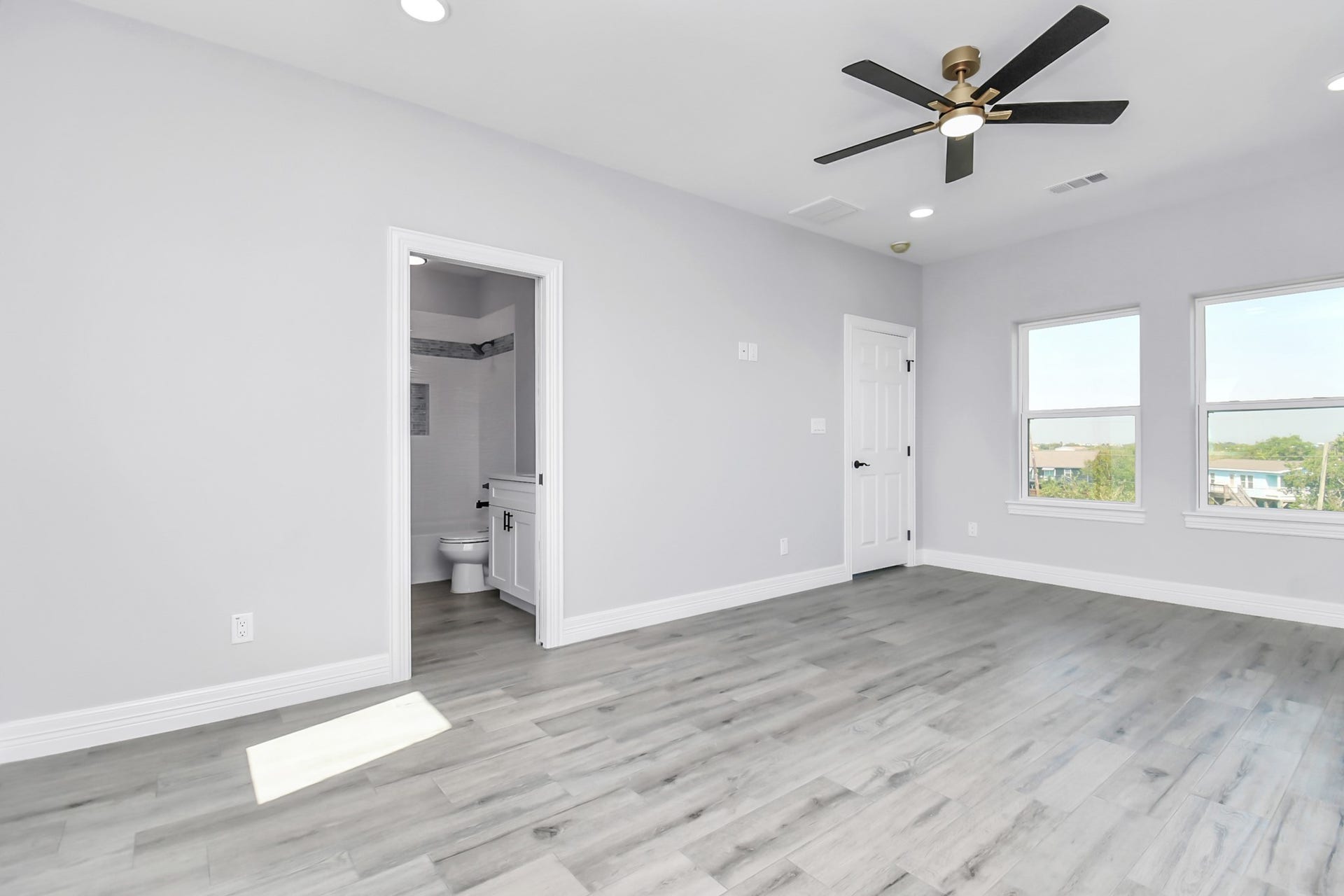 1008 20th Street, Dickinson, TX 77539 1008 20th Street, Dickinson, TX 77539