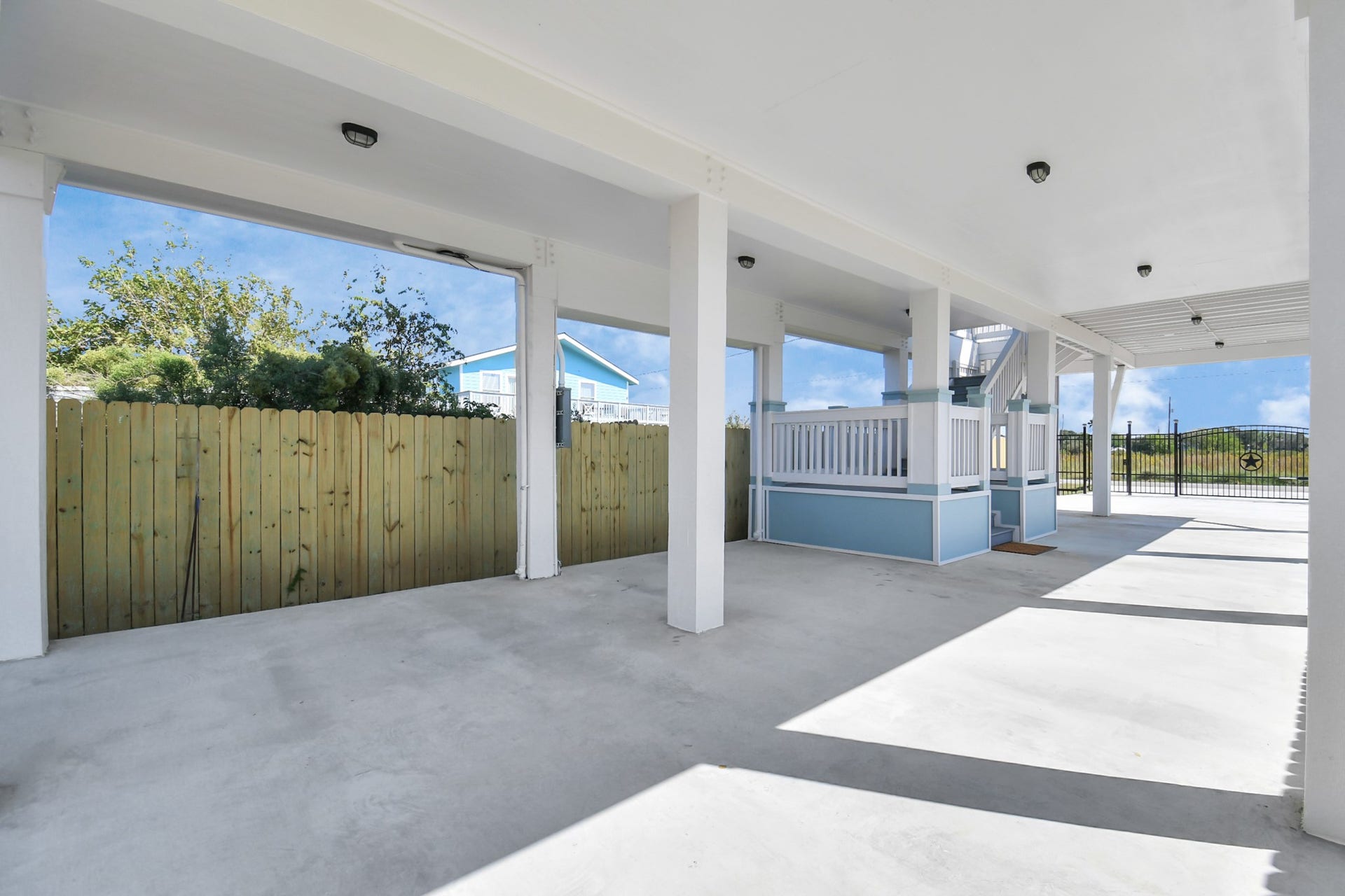 1008 20th Street, Dickinson, TX 77539 1008 20th Street, Dickinson, TX 77539