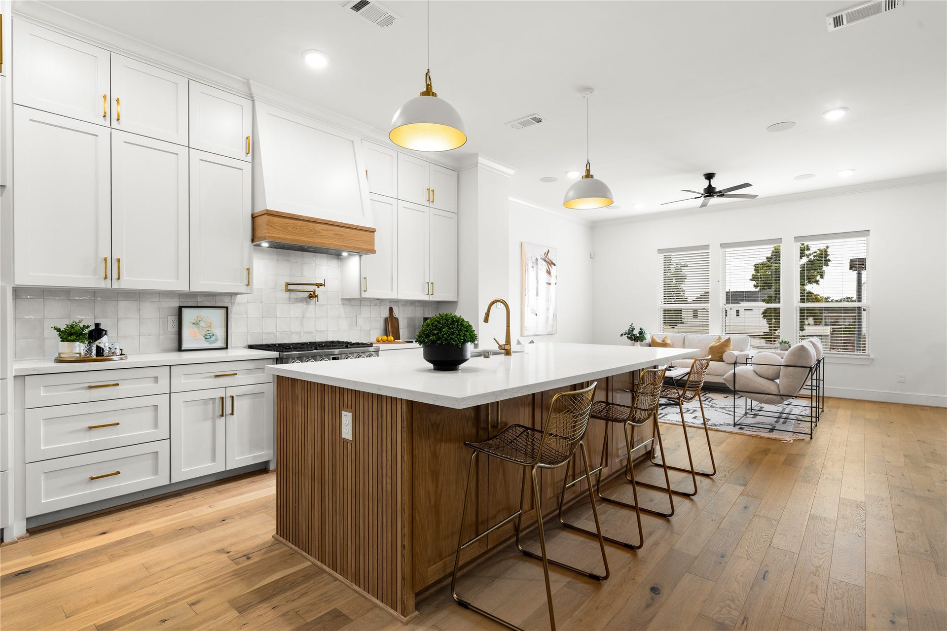 1614 Ojeman Road, #I, Houston, TX 77055 Welcome to Ojeman Heights - contemporary design highlights this Spring Branch residence.
