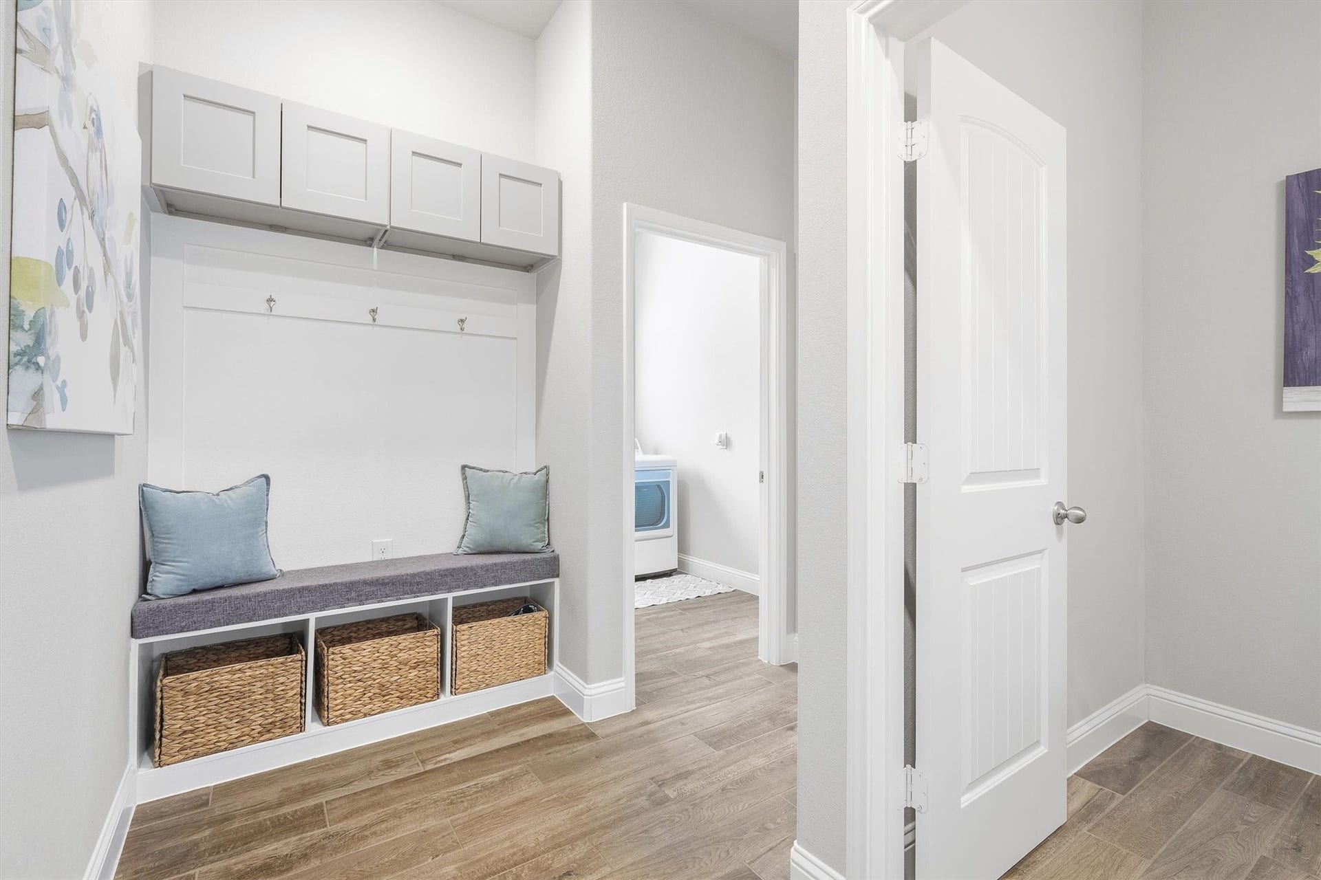 9034 Japonica Drive, Rosenberg, TX 77469 A spot for everything and everything in its place. Drop your keys, kick off your shoes, stay a while.