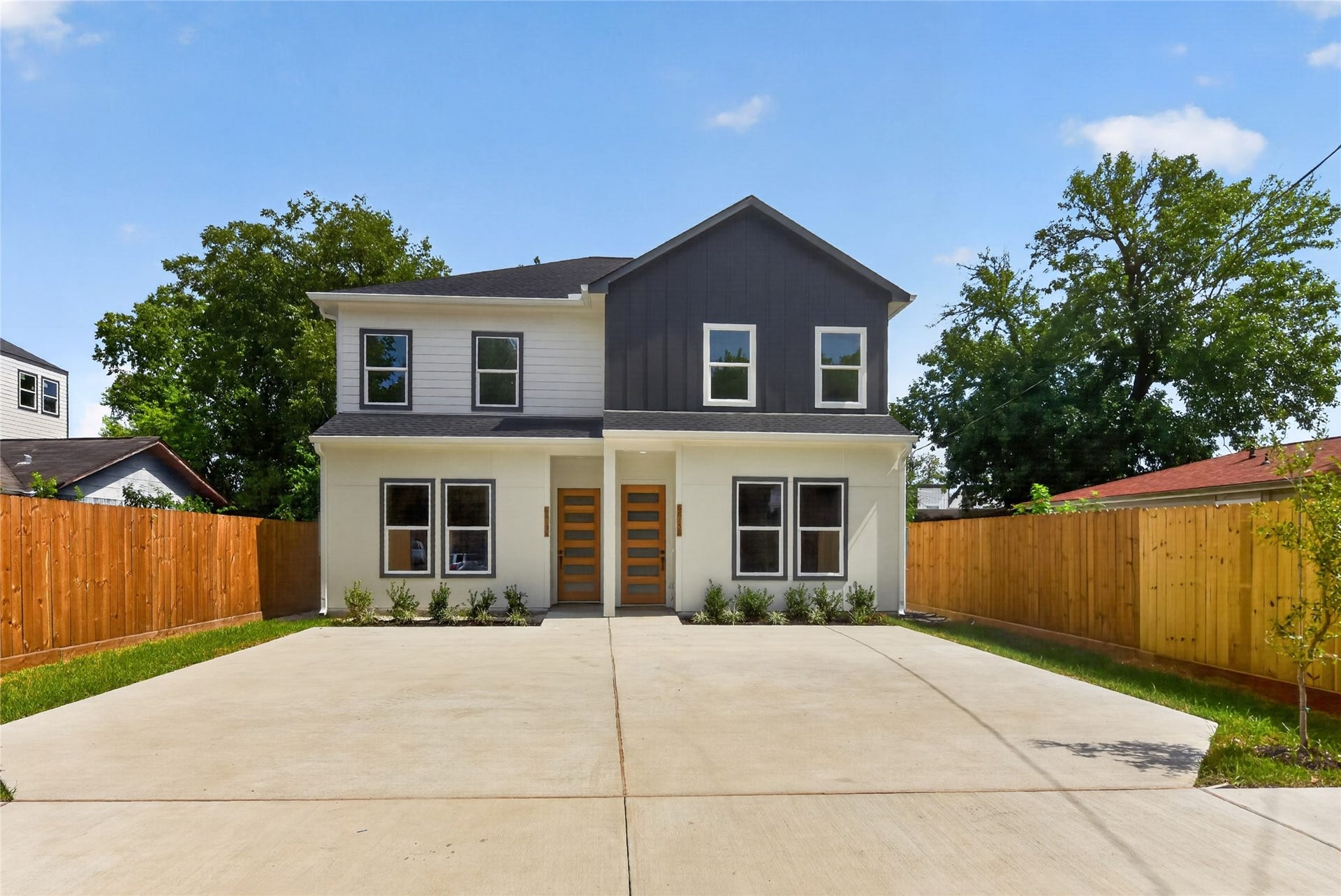 Discover this beautifully designed new-construction duplex featuring 3 bedrooms, 2 full baths, and 1 half bath in each unit near the Texas Medical Center, downtown Houston, museum district, and the universities.