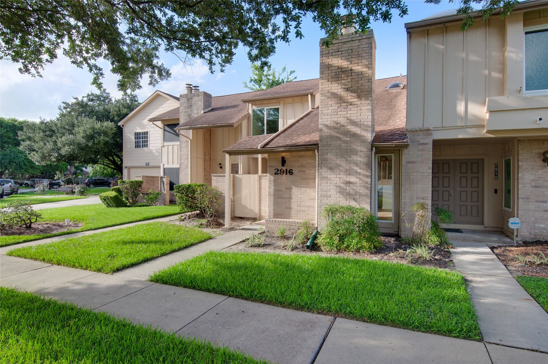 2916 Windchase Blvd, Houston, TX 77082 Charming townhouse with a welcoming brick exterior and lush, manicured landscaping, nestled in a serene neighborhood setting.