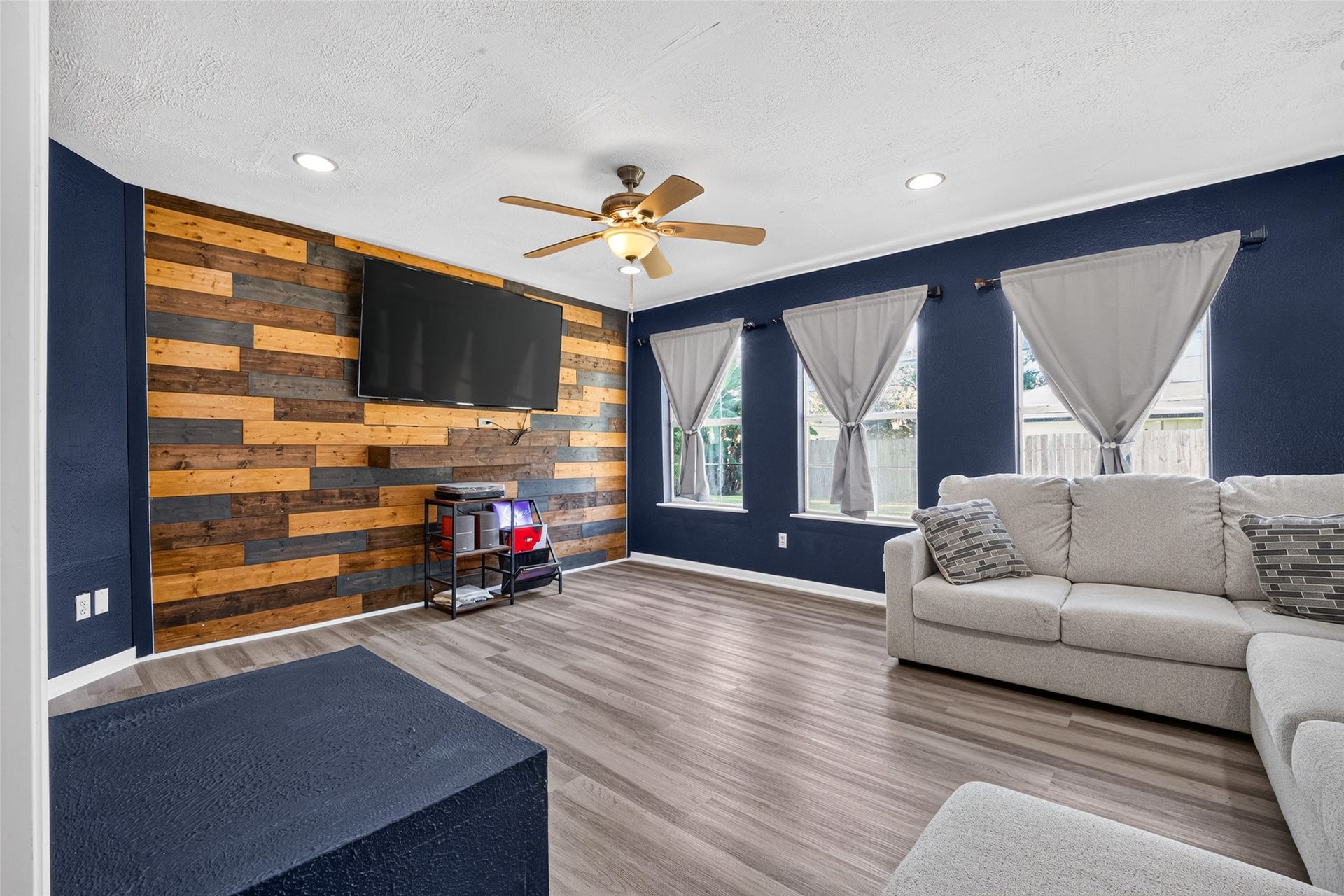 2226 Viola Drive, League City, TX 77573 2226 Viola Drive, League City, TX 77573