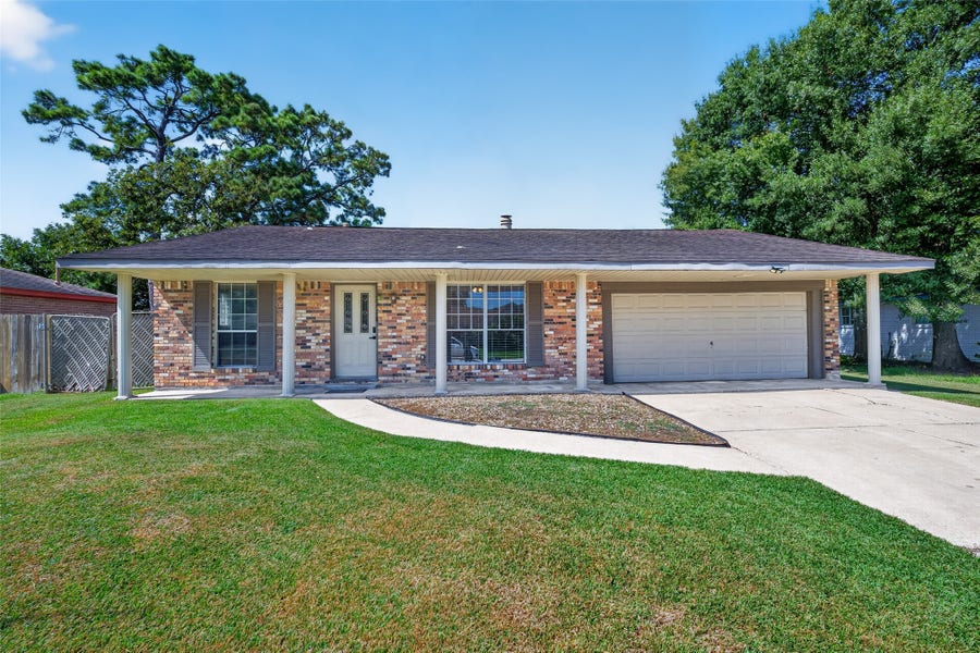 Property photo for 2226 Viola Drive, League City, TX