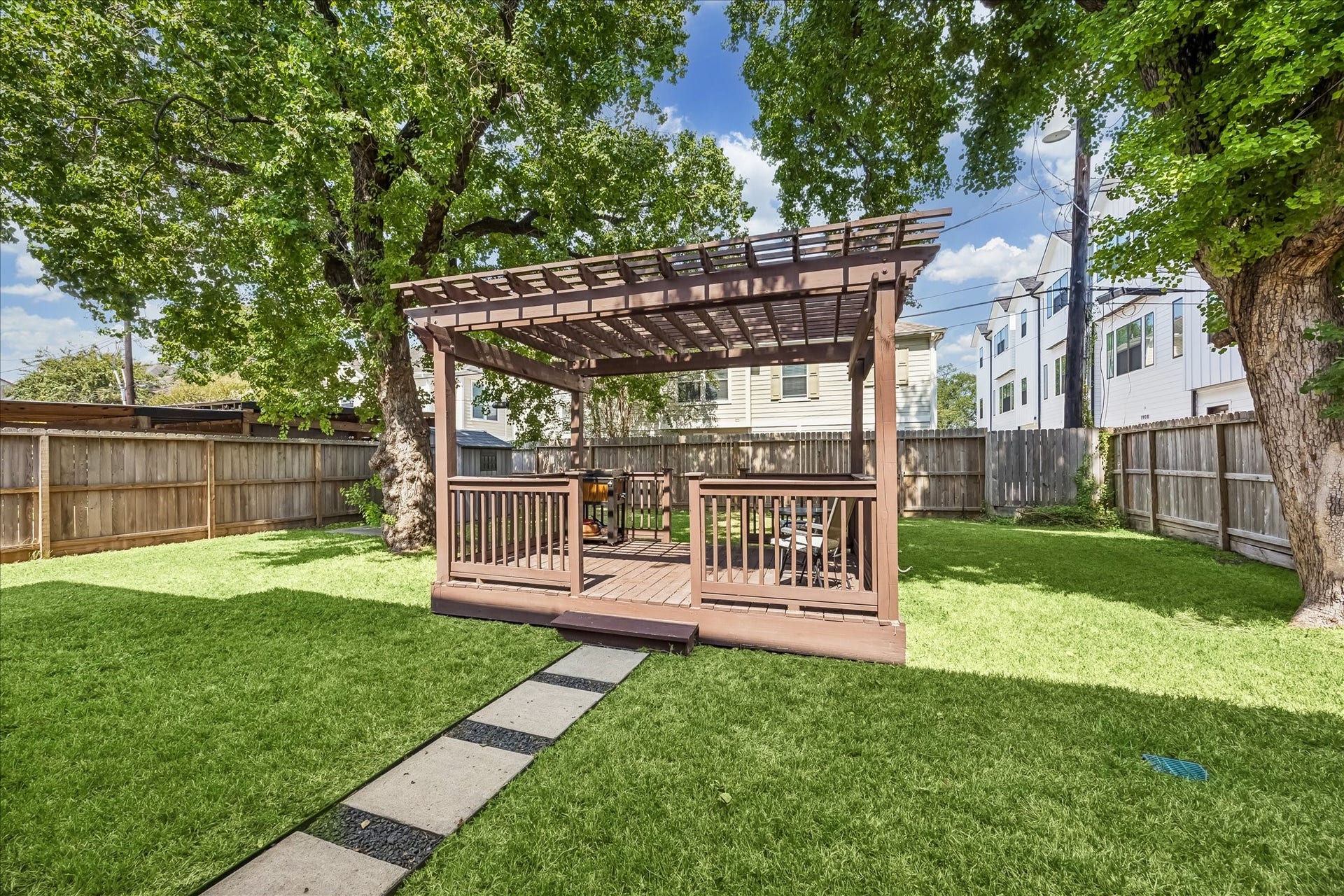 1909 Rosewood Street, Houston, TX 77004 A second view of the pergola shows how it anchors the backyard while still leaving a generous stretch of open lawn.