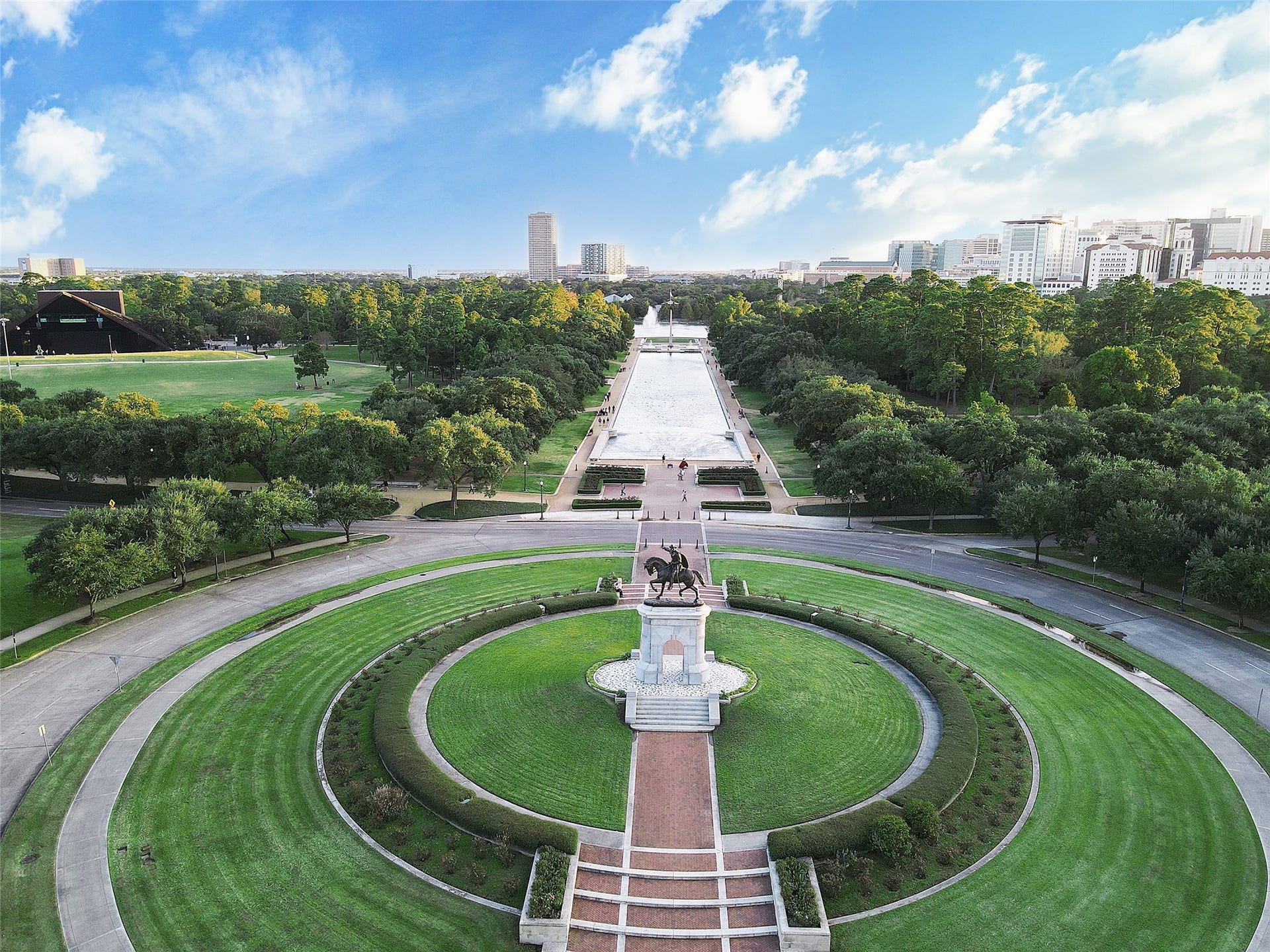1909 Rosewood Street, Houston, TX 77004 Hermann Park's iconic reflection pool and Sam Houston statue frame a sweeping view of the Texas Medical Center skyline, one of Houston's most beloved green spaces right at your doorstep.