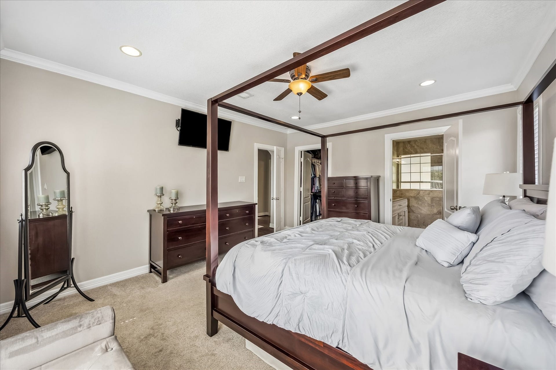 1909 Rosewood Street, Houston, TX 77004 A second view of the primary suite shows the sitting area and easy connection toward the ensuite bath and walk-in closet.