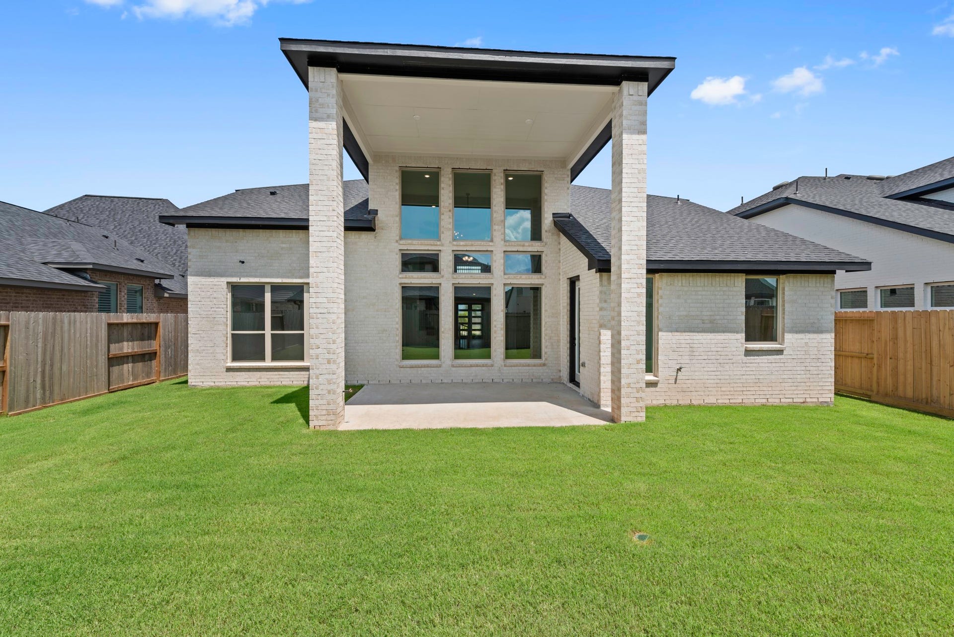 5106 McKinney Ridge Trail, Rosenberg, TX 77471 Representative image; features, selections and colors may vary.