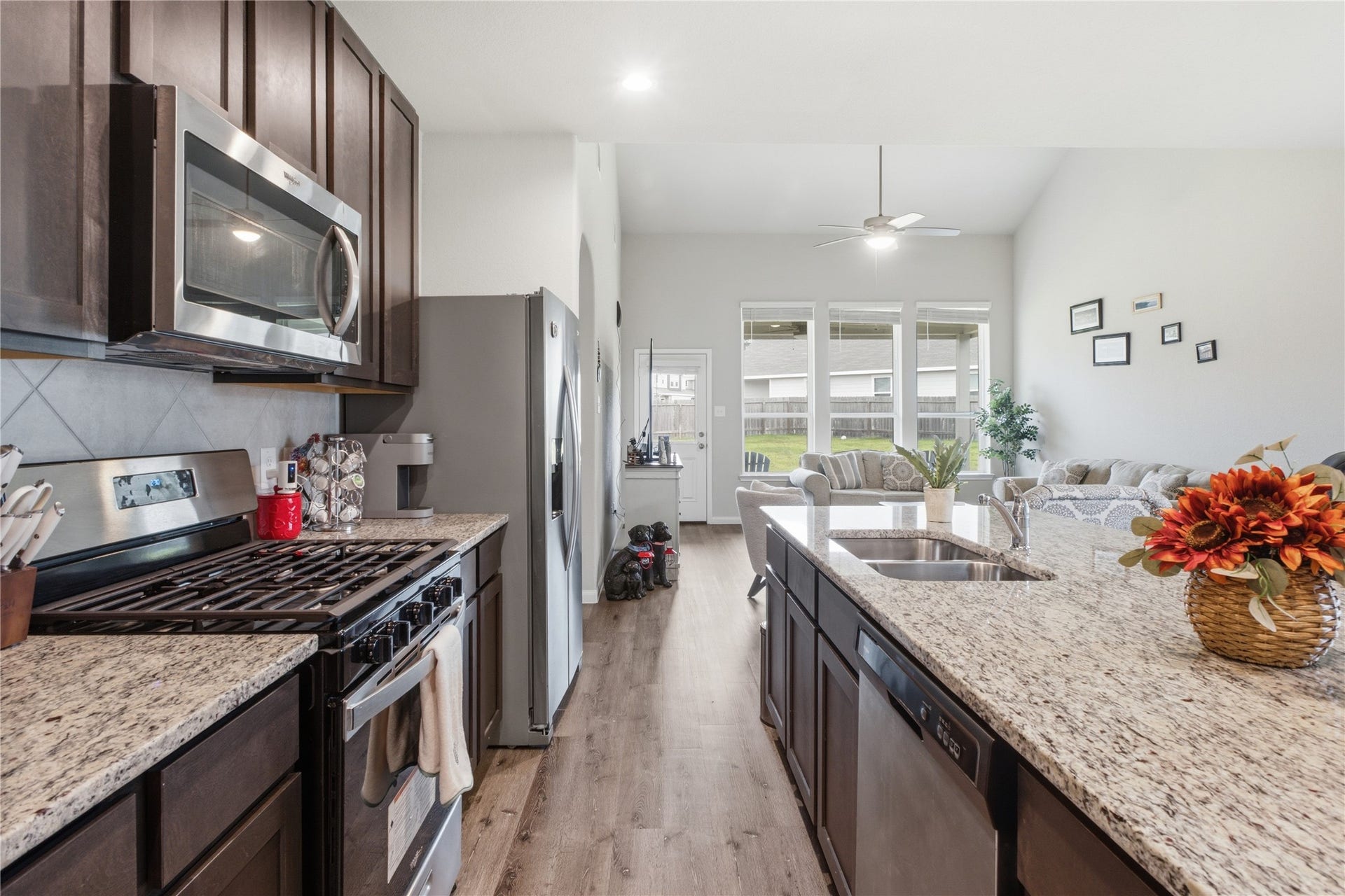 2589 WESTSLOPE Drive, Conroe, TX 77384 Granite countertop