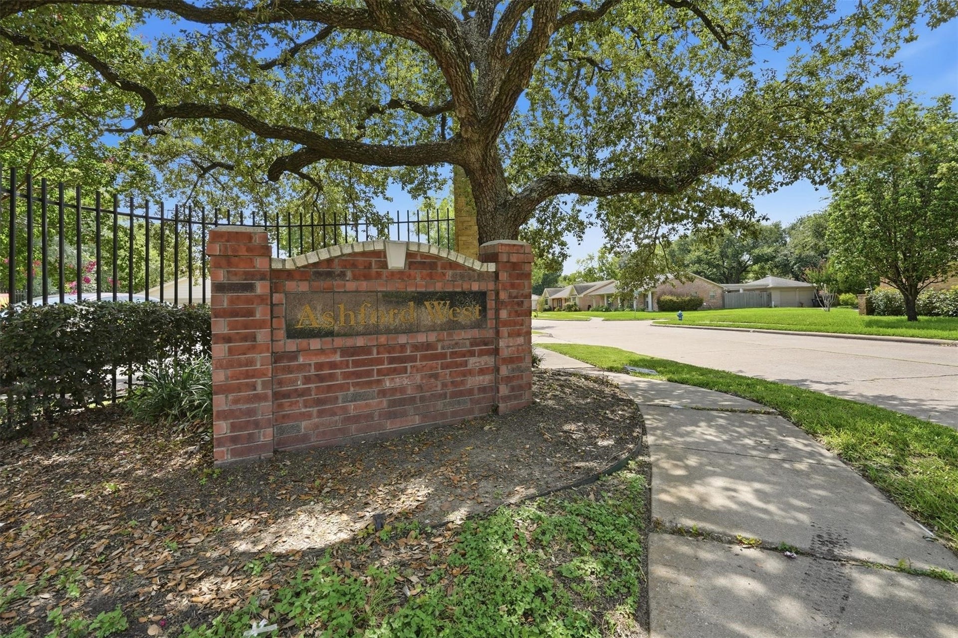 12919 Westhorpe Drive, Houston, TX 77077 12919 Westhorpe Drive, Houston, TX 77077