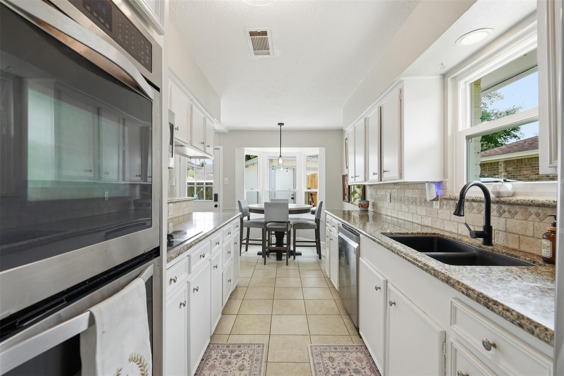 12919 Westhorpe Drive, Houston, TX 77077 Don't miss out on the featured double ovens!
