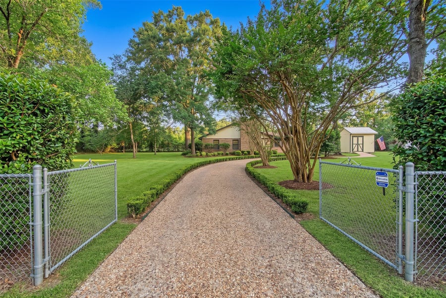 Property photo for 6556 Golden Oaks Drive, Conroe, TX