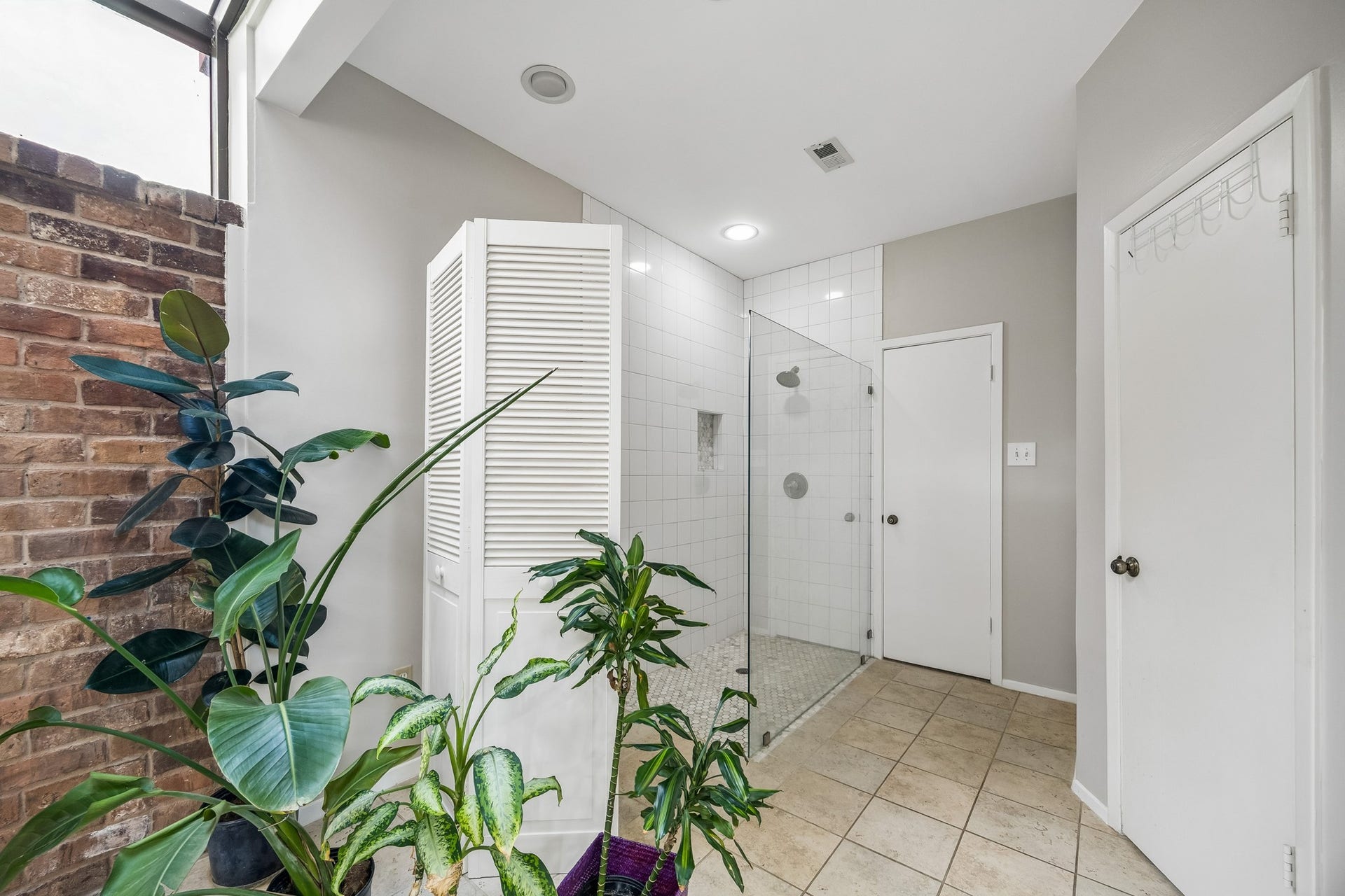 3902 Crystal Falls Drive, Missouri City, TX 77459 Alternate view of primary bath. Powder room to the right for privacy and large walk in closet straight ahead.