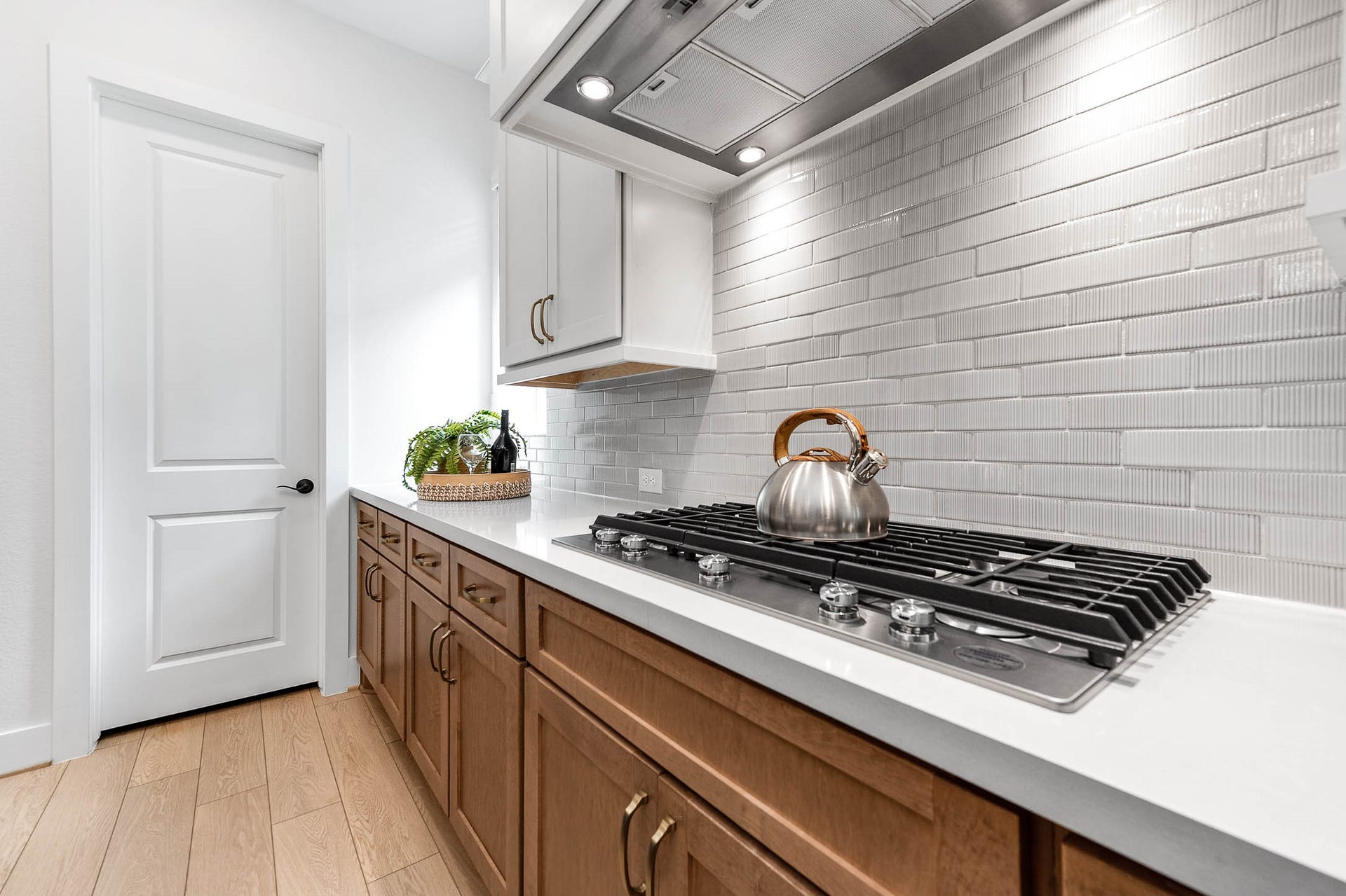 13802 Arroyo Grande Drive, Cypress, TX 77433 Gas cooktop with stylish backsplash and convenient countertop workspace.