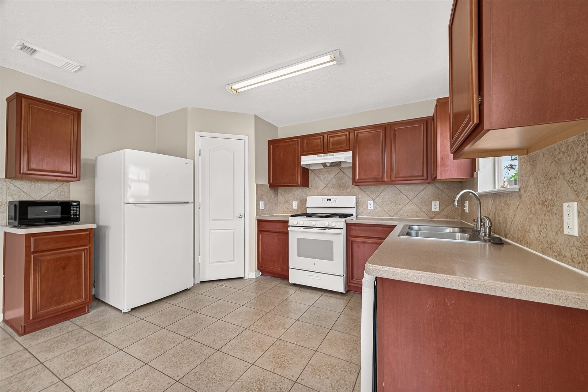 3519 Fuller Bluff Drive, Spring, TX 77386 3519 Fuller Bluff Drive, Spring, TX 77386