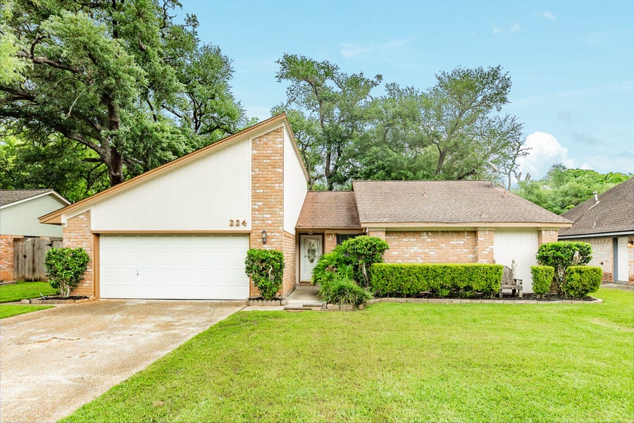 Property photo for 224 Banyan Street, Lake Jackson, TX