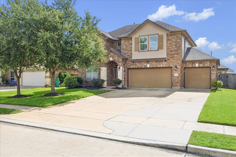 Property photo for 1907 Pleasant Springs Lane, Pearland, TX