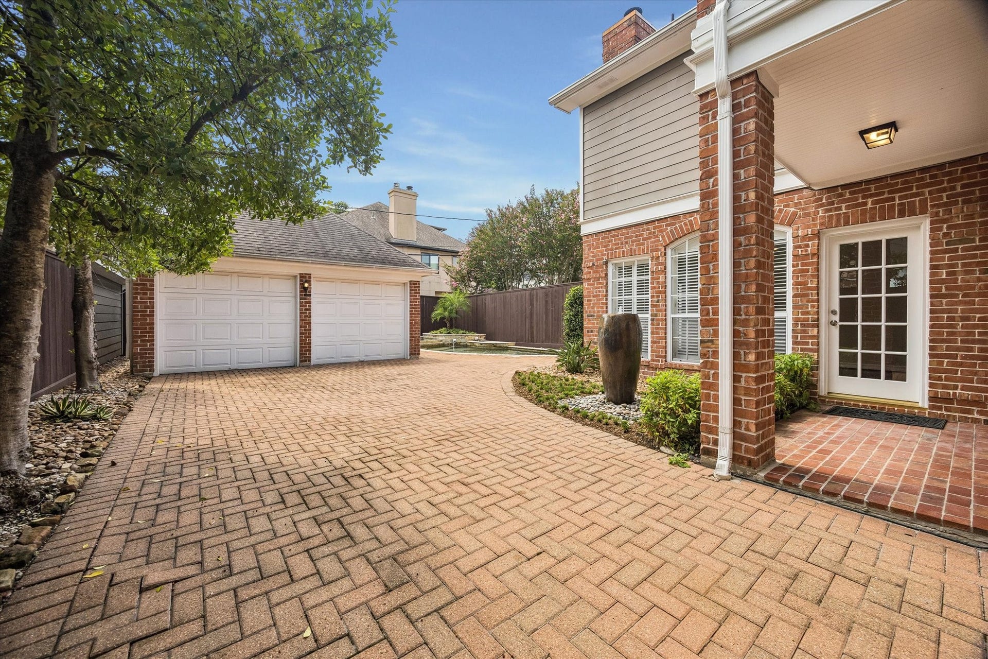 1613 Norfolk Street, Houston, TX 77006 Detached 2 car garage.