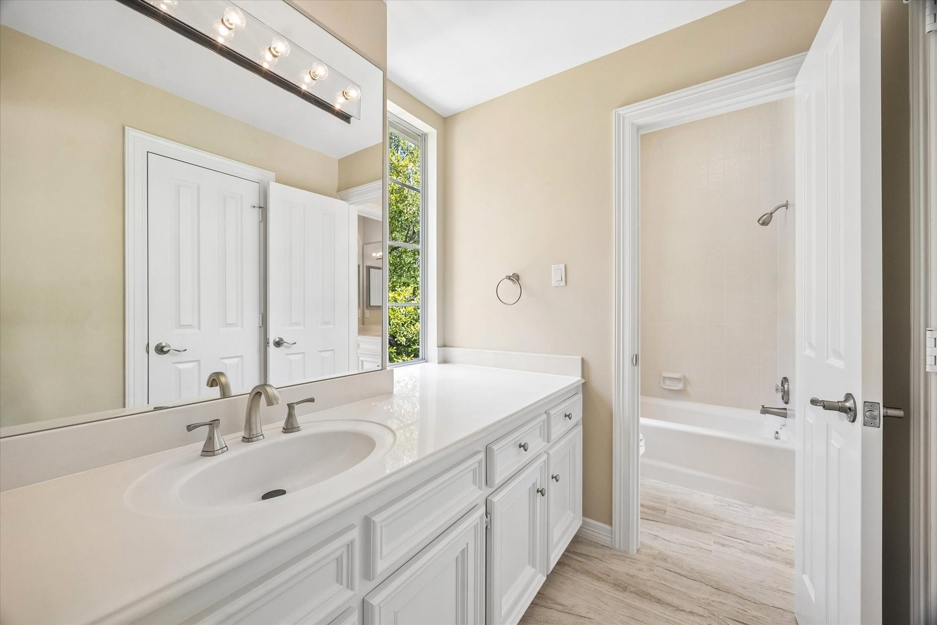 1613 Norfolk Street, Houston, TX 77006 1613 Norfolk Street, Houston, TX 77006